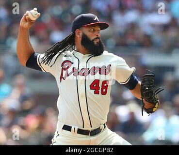 Atlanta, Stati Uniti. 8 agosto 2021. Atlanta Braves lanciatore Richard Rodriguez consegna contro i Washington Nationals durante l'ottavo inning domenica 8 agosto 2021, ad Atlanta. (Foto di Curtis Compton/Atlanta Journal-Constitution/TNS/Sipa USA) Credit: Sipa USA/Alamy Live News Foto Stock