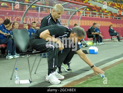 BUCAREST, ROMANIA - 9 AGOSTO 2012: Marco van Basten raffigurato prima della seconda tappa della terza partita della UEFA Europa League 2012/13 tra Rapid Bucuresti e FC Heerenveen alla National Arena. Foto Stock