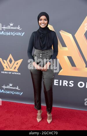 Marina del Rey, California, Stati Uniti. 8 agosto 2021. Halima Aden partecipa a Koshie Mills presenta 'eredi di Afrika 4° Premio Internazionale Donne del potere' al Marriott Hotel, Marina del Rey, CA l'8 agosto 2021 Credit: Eugene Powers/Alamy Live News Foto Stock