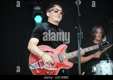 I Lightning Seeds si esibiscono al Lets Rock Leeds 80s Festival di Leeds Foto Stock