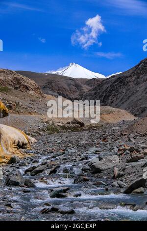 Bella natura paesaggio vista della Qilian Mountain Scenic Area Monte Zhuoer un famoso paesaggio in Qilian, Haibei, Qinghai, Cina. Foto Stock