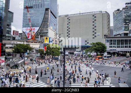 Scena di strada, un giorno dopo la fine dei Giochi Olimpici, il 09 agosto 2021, nella capitale del Giappone, Tokyo, dove i giochi Paralimpici inizieranno tra 2 settimane durante il periodo corona. Foto di Robin Utrecht/ABACAPRESS.COM Foto Stock