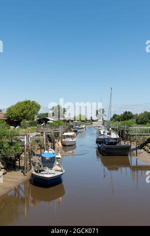 Porto di Saint-Vivien in Médoc, sull'estuario della Gironda (Francia) Foto Stock