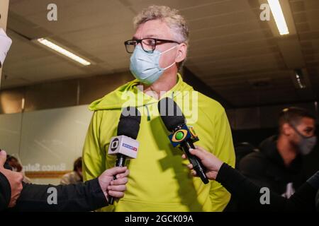 Guarulhos, San Paolo, Brasile. 9 agosto 2021. (SPO) la squadra di pallavolo brasiliana arriva all'aeroporto di Guarulhos-Sao Paulo. 09 agosto 2021 - Sao Paulo, Brasile: Gli atleti della squadra brasiliana di pallavolo olimpico sono atterrati all'aeroporto di Guarulhos, questo lunedì (9) (Credit Image: © Fepesil/TheNEWS2 via ZUMA Press Wire) Foto Stock