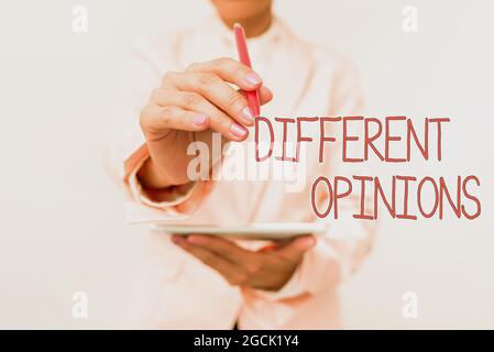 Didascalia di testo che presenta opinioni diverse. Internet Concept un conflitto di idee o atteggiamenti o obiettivi opposti che presentano nuove idee tecnologiche Foto Stock