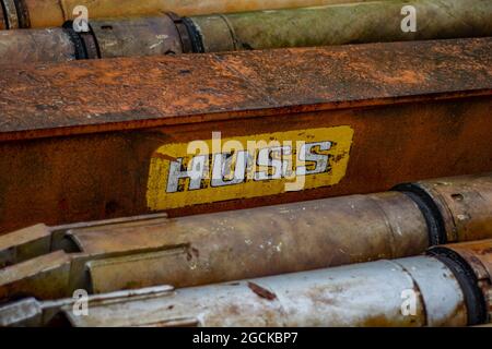 L'ex Alton Towers Ride, Ripsaw , smantellato nel parcheggio di Alton Towers nel 2016 Huss Topspin Foto Stock