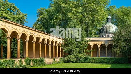 Colonnati alla Chiesa della Pace nel Parco di Sanssouci Foto Stock