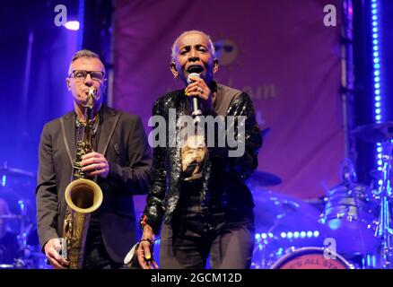 Madeline Bell, cantante d'animo americano, si esibisce con la SAS Band (Spikes All Stars) al Wickham Festival. 5 agosto 2021 Foto Stock