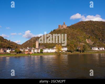 Maus Castello un castello sopra il villaggio di Wellmich in Renania-Palatinato, Germania che ha una torre insolita Foto Stock