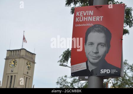 Poster elettorali a Schöneberg, Berlino, Germania - 9 agosto 2021. Foto Stock