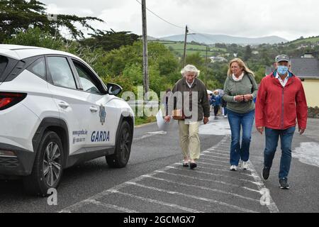 Bantry, West Cork, Irlanda. 8 agosto 2021. Migliaia di persone hanno marciato per le strade di Bantry per salvare Bantry General Hospital . Credit: Karlis Dzjamko/Alamy Live News Foto Stock