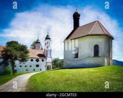 DE - BAVIERA: Cappella Leonardi e Kreuzkirche in cima al Kalvarienberg sopra Bad Tölz, Baviera, Germania Foto Stock