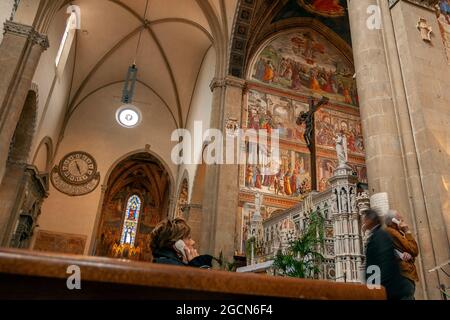 Firenze, Italia - 10 maggio 2010: L'interno della chiesa di Santa Maria Novella a Firenze, in una giornata estiva. Foto Stock