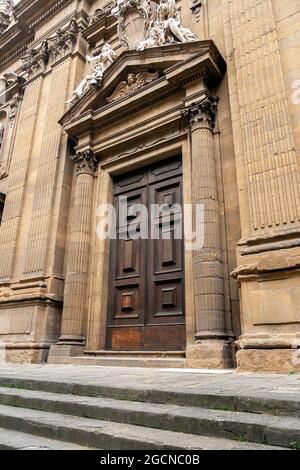 San Gaetano, nota anche come Santi Michele e Gaetano, è una chiesa barocca di Firenze, situata in Piazza Antinori. Foto Stock