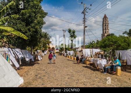 MANACA IZNAGA, CUBA - 9 FEBBRAIO 2016: Bancarelle di souvenir nel villaggio di Iznaga, nella Valle de los Ingenios, vicino a Trinidad, Cuba Foto Stock