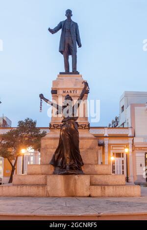 Statua di Jose Marti in piazza Parque Libertad, nel centro di Matanzas, Cuba Foto Stock