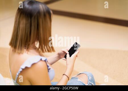 Un fuoco selettivo di immagine ritagliata di un caucasico europeo Foto Stock