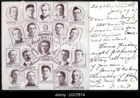 Cartolina del 1906 con messaggio scritto a mano raffigurante i giocatori del Brooklyn Baseball Club della National League. Foto Stock