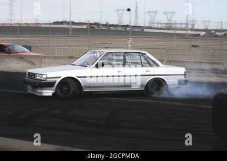 VicDrift Practice Day 2: Silver Toyota Cressida si sposta intorno al tornante finale al circuito di Calder Park Formula Drift Layout. Foto Stock