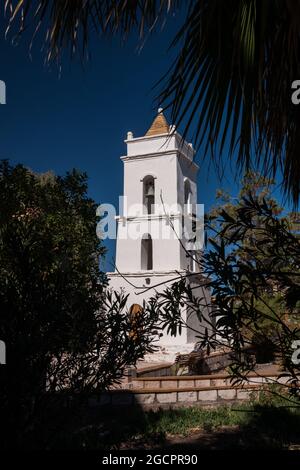 Torre della Chiesa del piccolo villaggio di Toconao nel deserto di Atacama Foto Stock