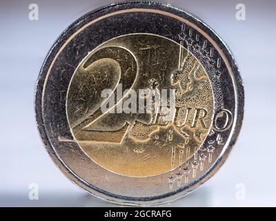 macro fotografia di una moneta da due euro. Una netta e dettagliata cattura ad alta risoluzione di una moneta da 2 euro della bce. La moneta dal lato anteriore, un greco Foto Stock