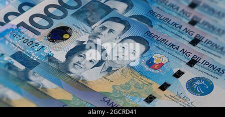 Fronte di 1000 pesos Bill del Philippines.A fan di 1000 peso filippino. Valuta dello stato dell'isola. Mazzo di migliaia di peso. Carta o b Foto Stock