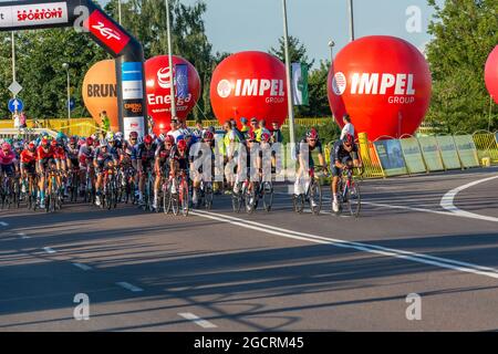 Chelm, Lubelskie, Polonia - 9 agosto 2021: Tour de Poologne, viadotto a Chelm Foto Stock
