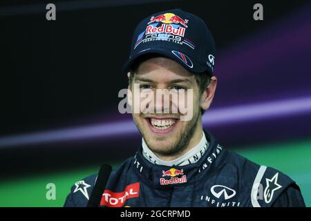 Pole sitter Sebastian Vettel (GER) Red Bull Racing alla conferenza stampa della FIA. Gran Premio del Bahrain, sabato 21 aprile 2012. Sakhir, Bahrein. Foto Stock