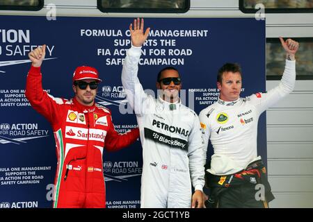 Le prime tre qualificazioni a Parc Ferme (da L a R): Fernando Alonso (ESP) Ferrari, terzo; Lewis Hamilton (GBR) Mercedes AMG F1, pole position; Kimi Raikkonen (fin) Lotus F1 Team, secondo. Gran Premio di Cina, sabato 13 aprile 2013. Shanghai, Cina. Foto Stock