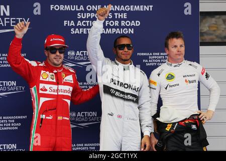 Le prime tre qualificazioni a Parc Ferme (da L a R): Fernando Alonso (ESP) Ferrari, terzo; Lewis Hamilton (GBR) Mercedes AMG F1, pole position; Kimi Raikkonen (fin) Lotus F1 Team, secondo. Gran Premio di Cina, sabato 13 aprile 2013. Shanghai, Cina. Foto Stock