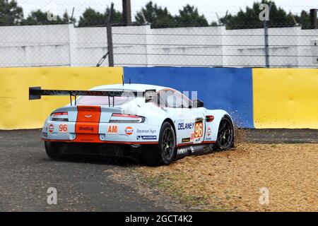 Roald Goethe (GER) / Stuart Hall (GBR) / Jamie Campbell-Walter (GBR) Aston Martin Vantage V8 corre su vasta scala. Le Mans 24 ore di gara, sabato 22 giugno 2013. Le Mans, Francia. Foto Stock