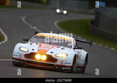 Roald Goethe (GER) / Stuart Hall (GBR) / Jamie Campbell-Walter (GBR) Aston Martin Vantage V8. Le Mans 24 ore di gara, sabato 22 giugno 2013. Le Mans, Francia. Foto Stock