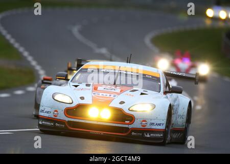 Roald Goethe (GER) / Stuart Hall (GBR) / Jamie Campbell-Walter (GBR) Aston Martin Vantage V8. Le Mans 24 ore di gara, sabato 22 giugno 2013. Le Mans, Francia. Foto Stock