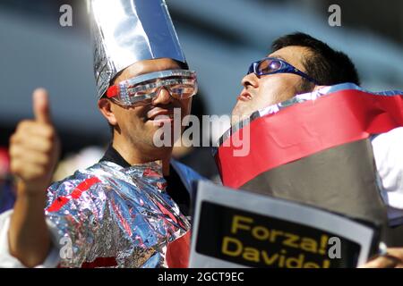 Fan ai box. Gran Premio del Giappone, giovedì 10 ottobre 2013. Suzuka, Giappone. Foto Stock