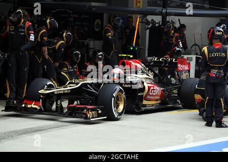 Romain Grosjean (fra) Lotus F1 E21 fa una sosta ai box. Gran Premio d'India, domenica 27 ottobre 2013. Grande Noida, Nuova Delhi, India. Foto Stock