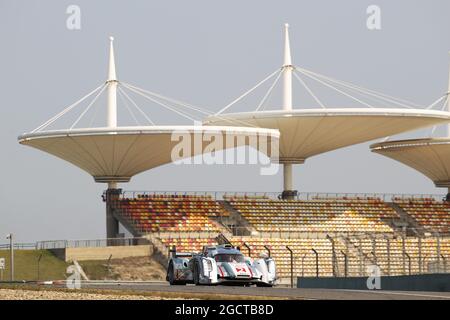 Tom Kristensen (DEN) / Loic Duval (fra) / Allan McNish (GBR) Audi Sport Team Joest, Audi R18 e-tron quattro. Campionato Mondiale FIA Endurance, turno 7, sabato 9 novembre 2013. Shanghai, Cina. Foto Stock