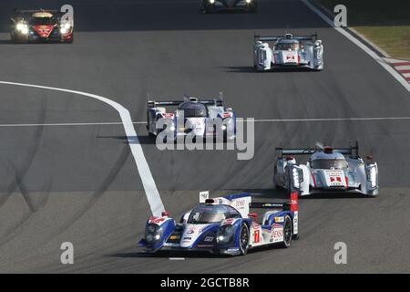 Alexander Wurz (AUT) / Nicolas Lapierre (fra) Toyota Racing, Toyota TS030, ibrido. Campionato Mondiale FIA Endurance, turno 7, sabato 9 novembre 2013. Shanghai, Cina. Foto Stock