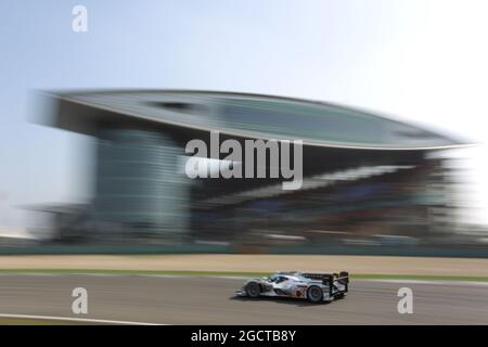 Tom Kristensen (DEN) / Loic Duval (fra) / Allan McNish (GBR) Audi Sport Team Joest, Audi R18 e-tron quattro. Campionato Mondiale FIA Endurance, turno 7, sabato 9 novembre 2013. Shanghai, Cina. Foto Stock