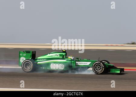 Marcus Ericsson (SWE) Caterham CT05 si blocca in frenata. Gran Premio del Bahrain, venerdì 4 aprile 2014. Sakhir, Bahrein. Foto Stock