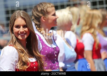 Ragazza griglia. Gran Premio d'Austria, domenica 22 giugno 2014. Spielberg, Austria. Foto Stock