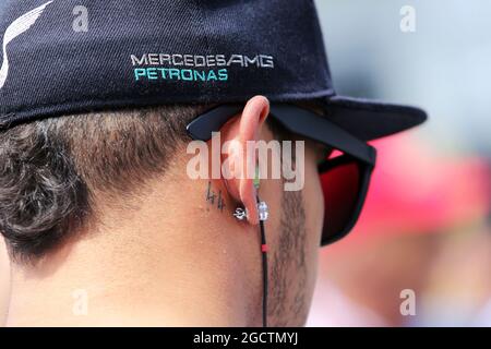 Lewis Hamilton (GBR) Mercedes AMG F1 con il suo tatuaggio 44. Gran Premio d'Austria, domenica 22 giugno 2014. Spielberg, Austria. Foto Stock