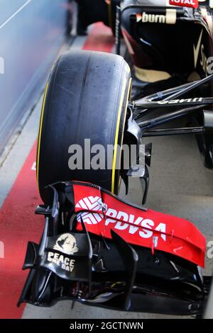 La Lotus F1 E22 con nuovi pneumatici e cerchioni Pirelli da 18 pollici. Test di Formula uno, mercoledì 9 luglio 2014. Silverstone, Inghilterra. Foto Stock