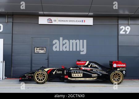 La Lotus F1 E22 con nuovi pneumatici e cerchioni Pirelli da 18 pollici. Test di Formula uno, mercoledì 9 luglio 2014. Silverstone, Inghilterra. Foto Stock