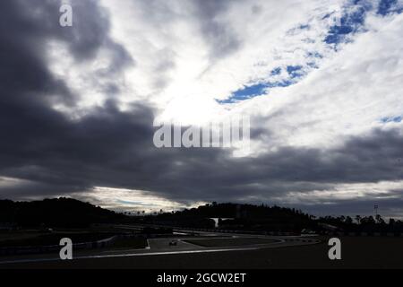 Azione in condizioni di scarsa illuminazione. Test di Formula uno, giorno due, lunedì 2 febbraio 2015. Jerez, Spagna. Foto Stock