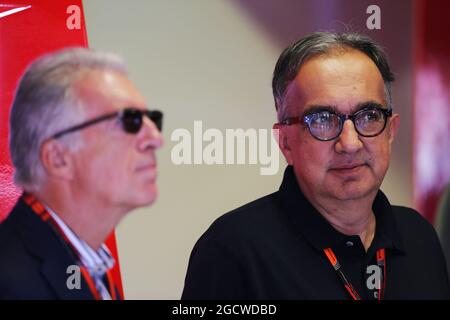 (Da L a R): Piero Ferrari (ITA) Vicepresidente Ferrari con Sergio Marchionne (ITA), Presidente Ferrari e CEO di Fiat Chrysler Automobiles. Gran Premio d'Italia, sabato 5 settembre 2015. Monza Italia. Foto Stock