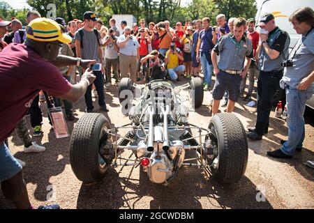 La BRM P261 che Jackie Stewart (GBR) ha portato alla sua prima vittoria nel Gran Premio d'Italia 1965. Gran Premio d'Italia, sabato 5 settembre 2015. Monza Italia. Foto Stock