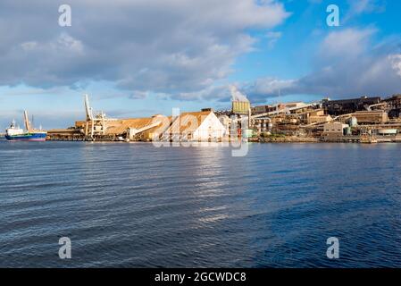 La fonderia Nyrstar Hobart di Hobart, Tasmania, Australia, sostiene di essere una delle più grandi fonderie di zinco del mondo in termini di volume di produzione Foto Stock