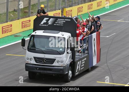 I piloti sfilano. Gran Premio del Brasile, domenica 15 novembre 2015. San Paolo, Brasile. Foto Stock