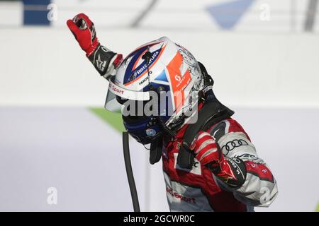 Il vincitore della gara Marcel Fassler (sui) n. 07 Audi Sport Team Joest Audi R18 festeggia a parc ferme. Campionato Mondiale FIA Endurance, gara 1, Sunsay 17 aprile 2016. Silverstone, Inghilterra. Foto Stock