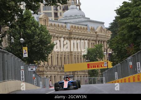 Pascal Wehrlein (GER) Manor Racing MRT05. Gran Premio d'Europa, venerdì 17 giugno 2016. Circuito cittadino di Baku, Azerbaigian. Foto Stock